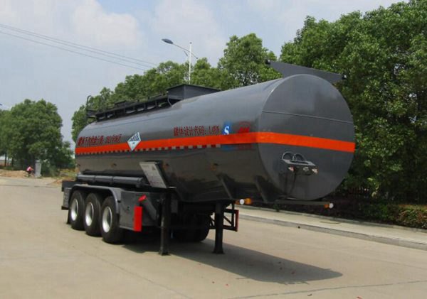 中汽力威牌10.1米31.1吨3轴杂项危险物品罐式运输半挂车(HLW9400GZW)