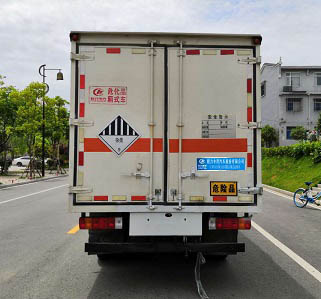 程力威牌CLW5040XZWC6雜項(xiàng)危險(xiǎn)物品廂式運(yùn)輸車公告圖片