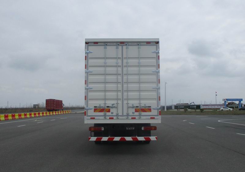 豪沃牌ZZ5187XXYK711GF1廂式運(yùn)輸車公告圖片