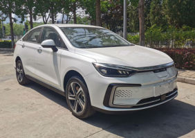 北京牌BJ7000C5DBK-BEV型纯电动轿车