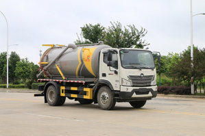 吸污车
