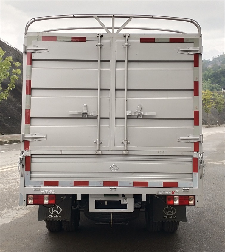 長(zhǎng)安牌CKS5034CCYFRD6B3倉(cāng)柵式運(yùn)輸車公告圖片