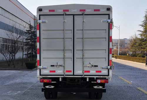 福田牌BJ5045CCY8ABA-21倉(cāng)柵式運(yùn)輸車公告圖片