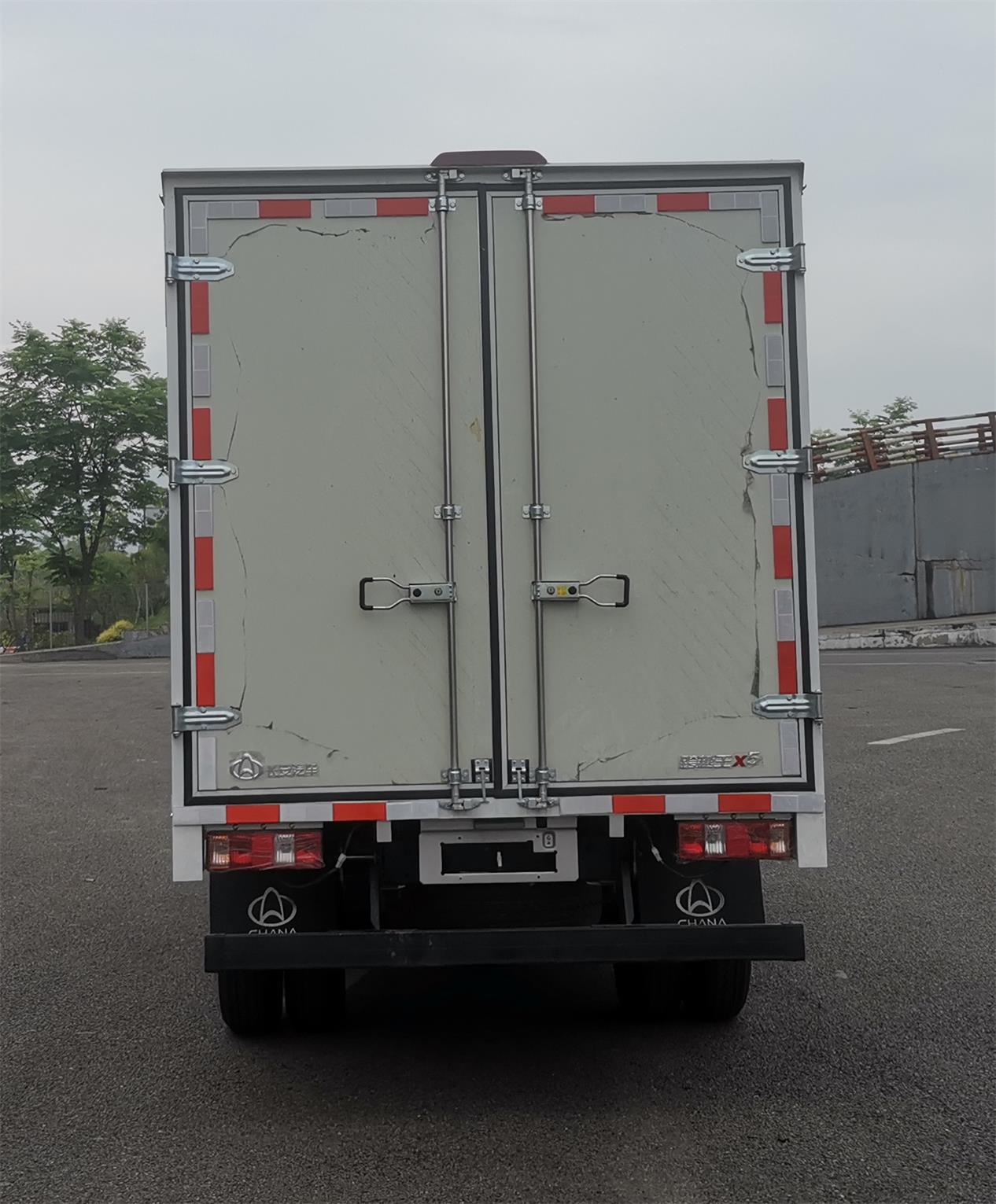 長(zhǎng)安牌CKS5040XXYFRD62廂式運(yùn)輸車(chē)公告圖片