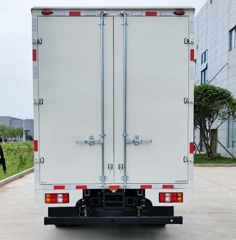 江鈴牌JX5048XXYTGE26廂式運(yùn)輸車公告圖片