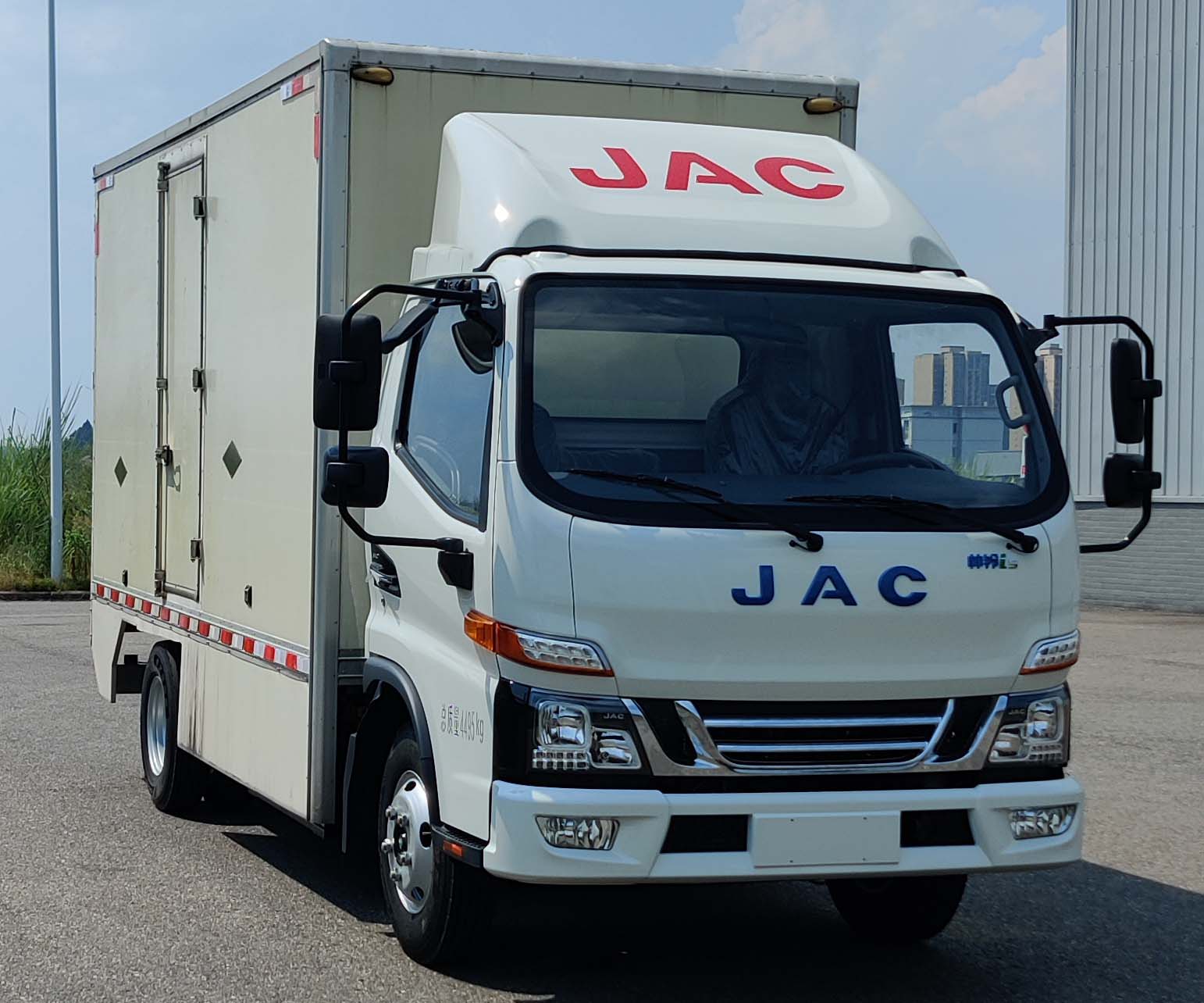 江淮牌HFC5043XXYEV1N純電動(dòng)廂式運(yùn)輸車公告圖片