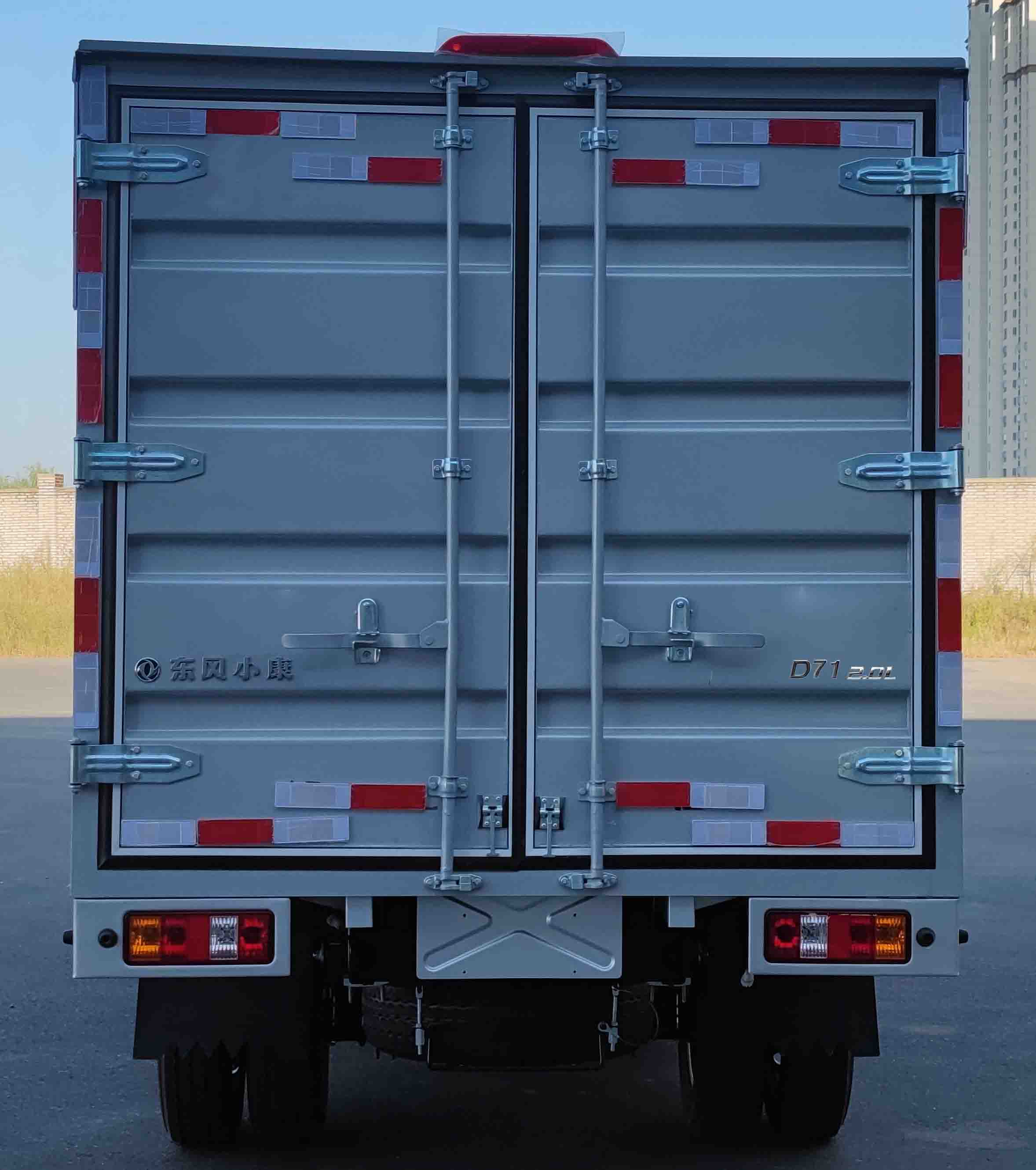 東風(fēng)牌DXK5031XXYK17HL廂式運(yùn)輸車公告圖片