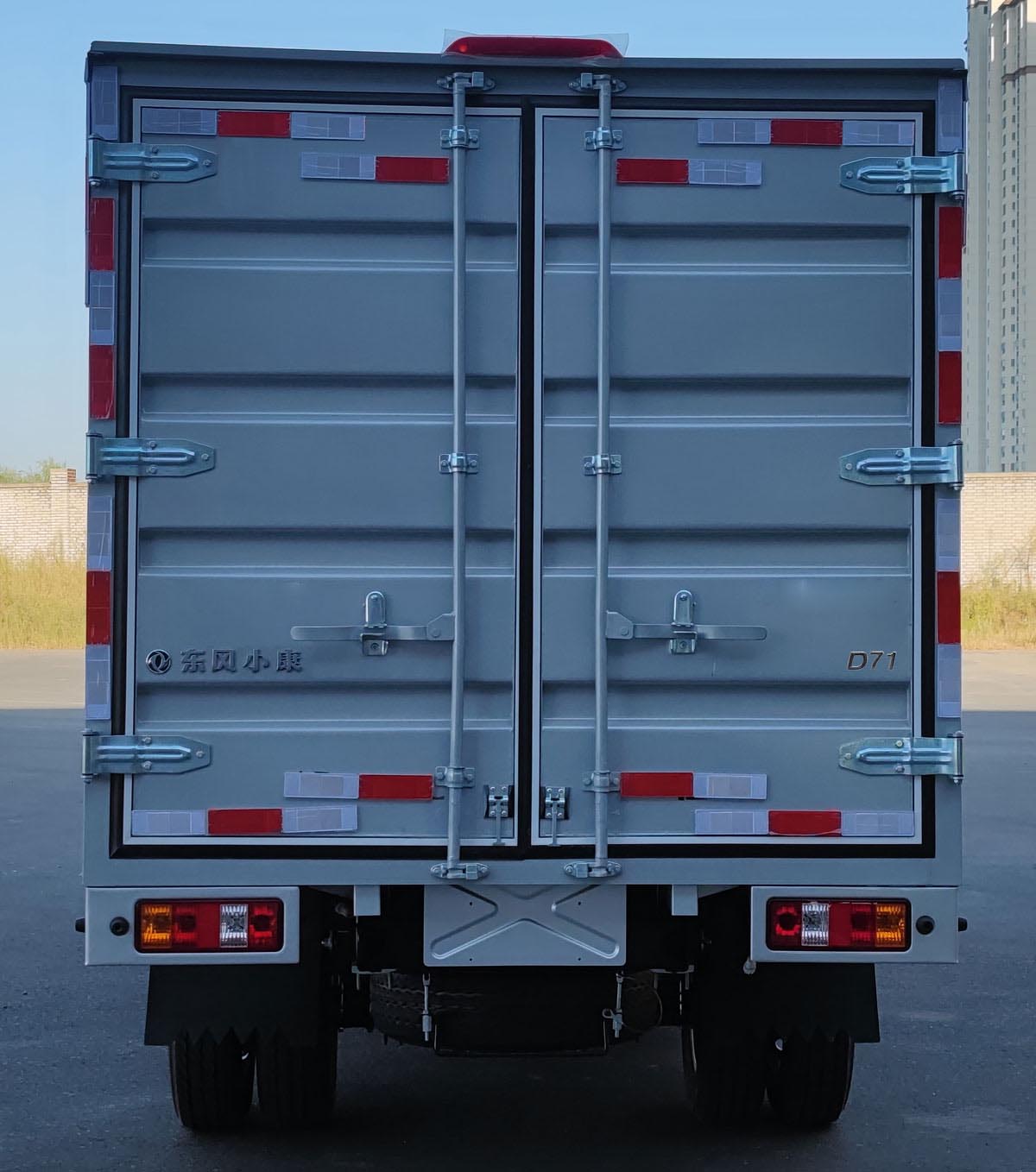 東風(fēng)牌DXK5031XXYK15HL廂式運(yùn)輸車公告圖片