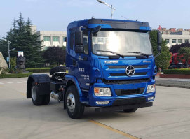 牵引教练车
