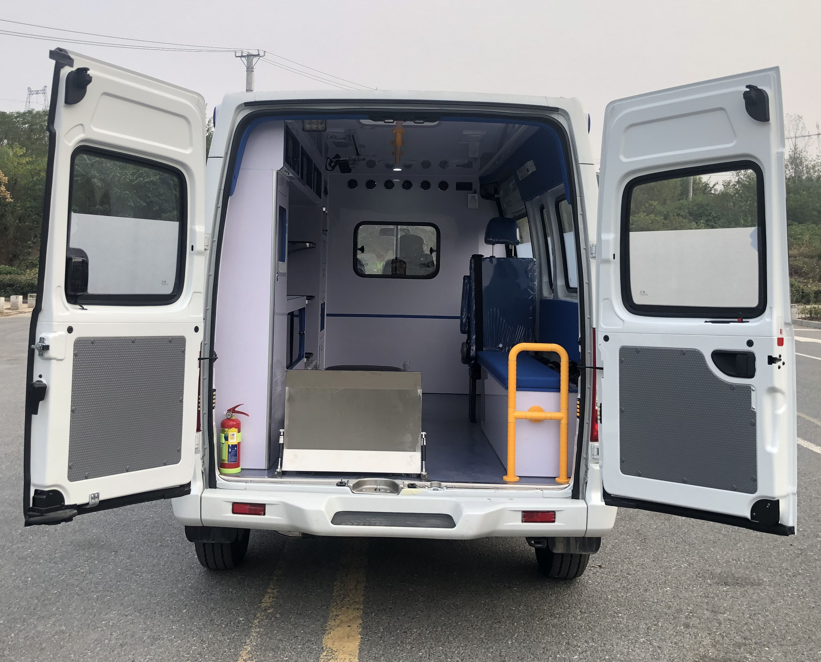丰霸牌STD5040XJHJ6救护车公告图片