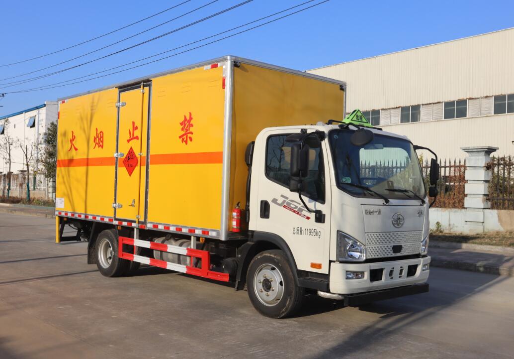 中汽力威牌HLW5120XQYCA6爆破器材運(yùn)輸車公告圖片