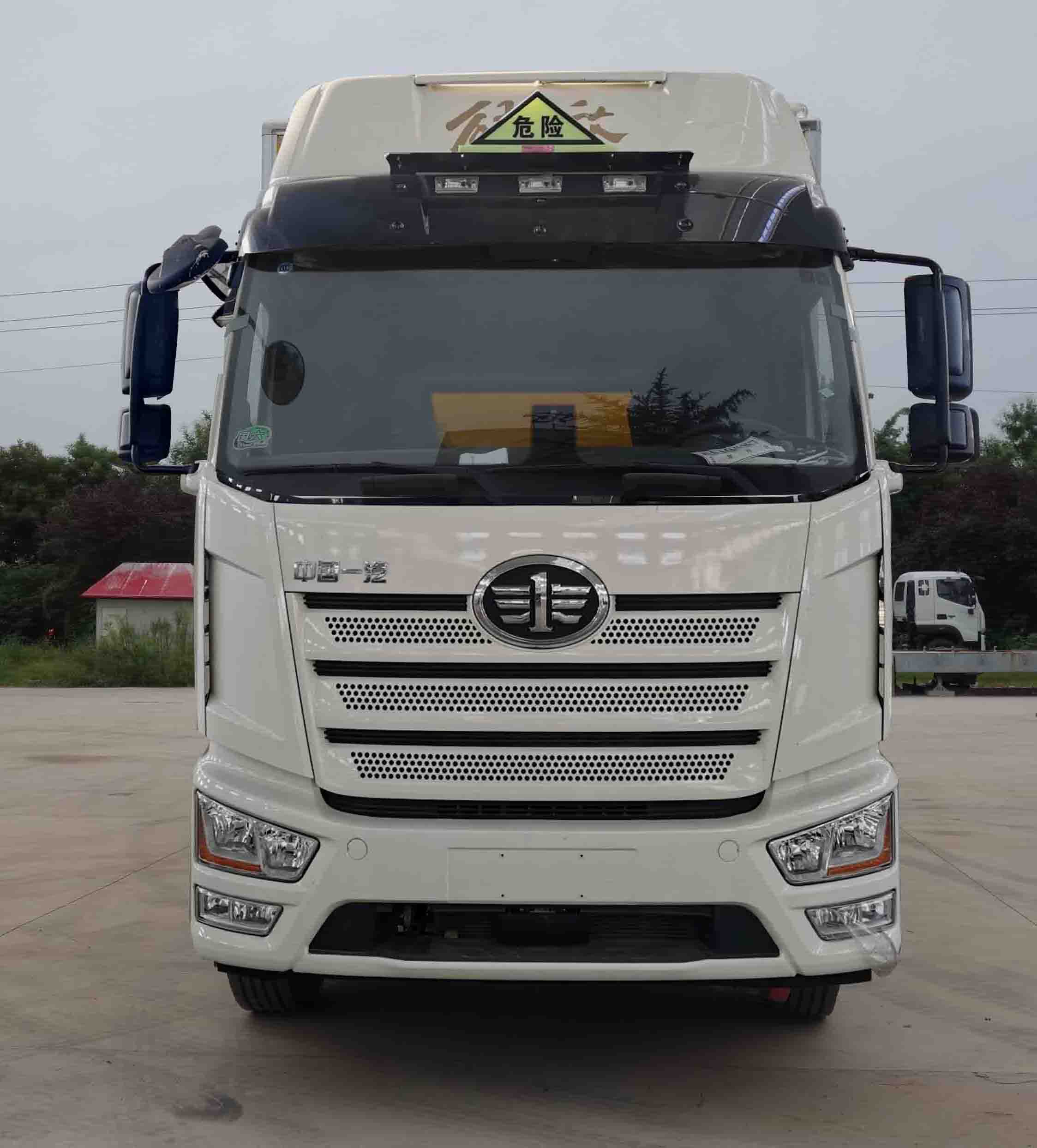 程力威牌CLW5181XRYC6易燃液體廂式運輸車公告圖片