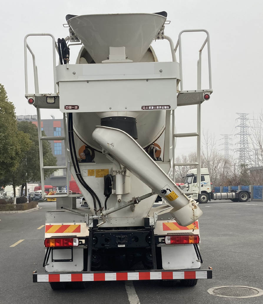 解放牌CA5310GJBP27K15L1T4E6A81混凝土攪拌運(yùn)輸車公告圖片