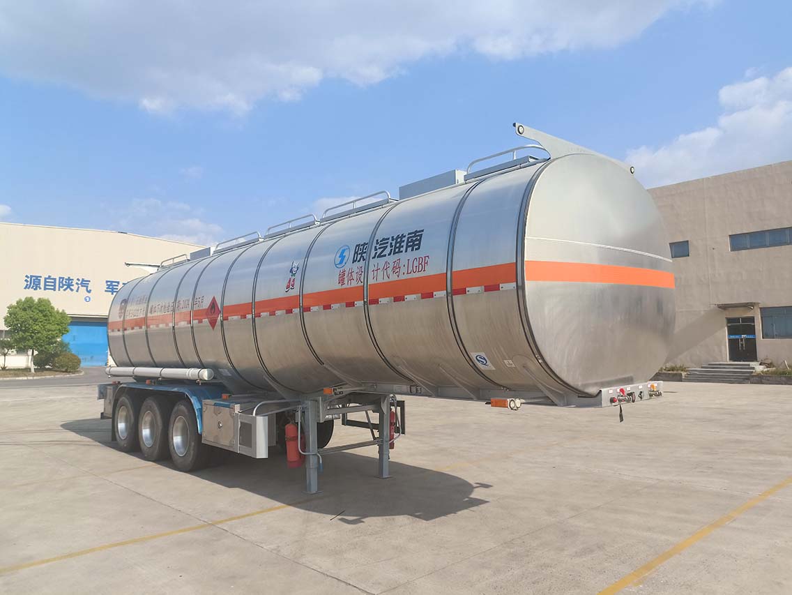 陕汽牌10.9米31.6吨3轴易燃液体罐式运输半挂车(SHN9400GRYP359)