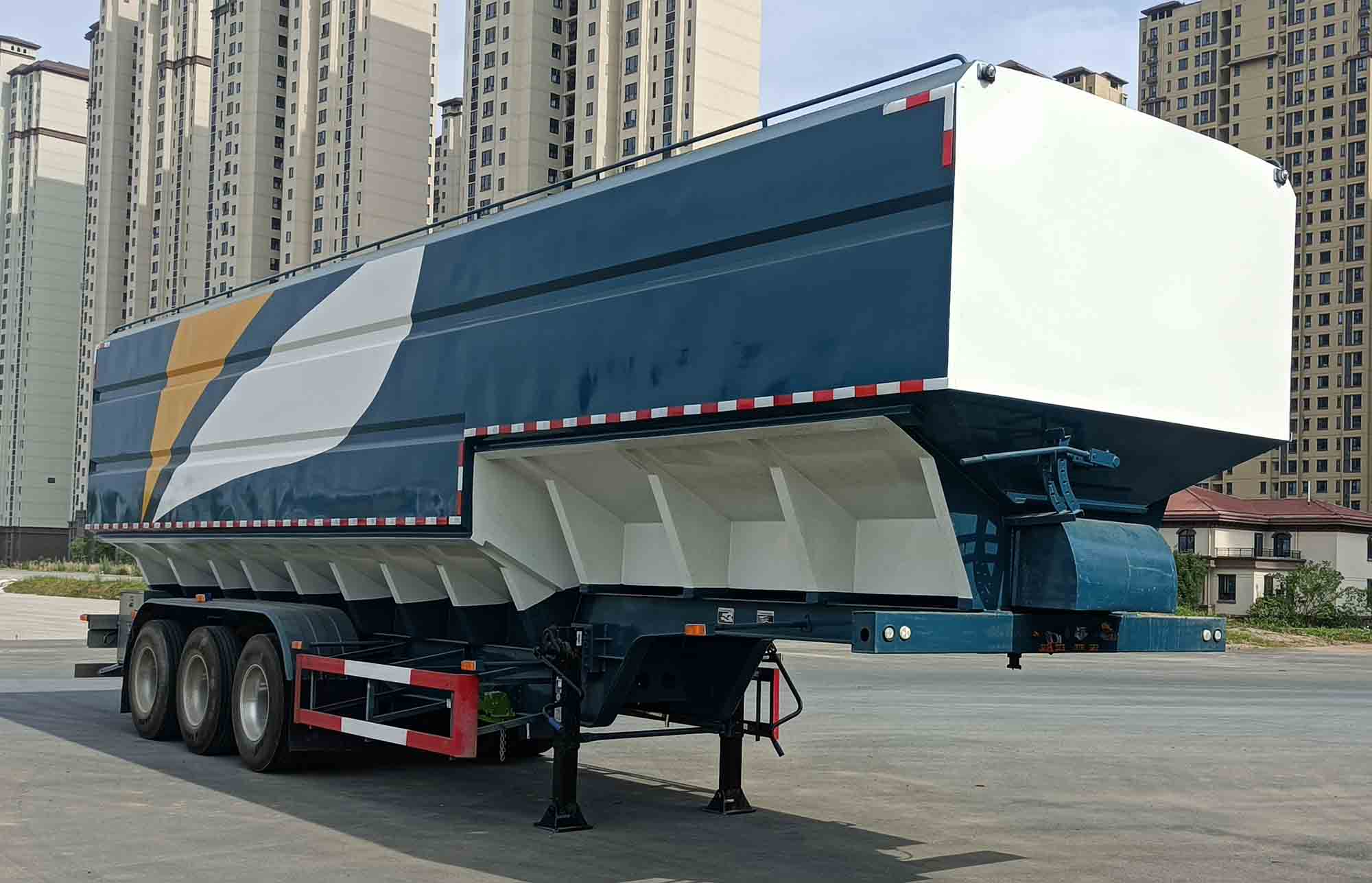 多士星牌12.5米31吨3轴散装粮食运输半挂车(JHW9400ZLS)