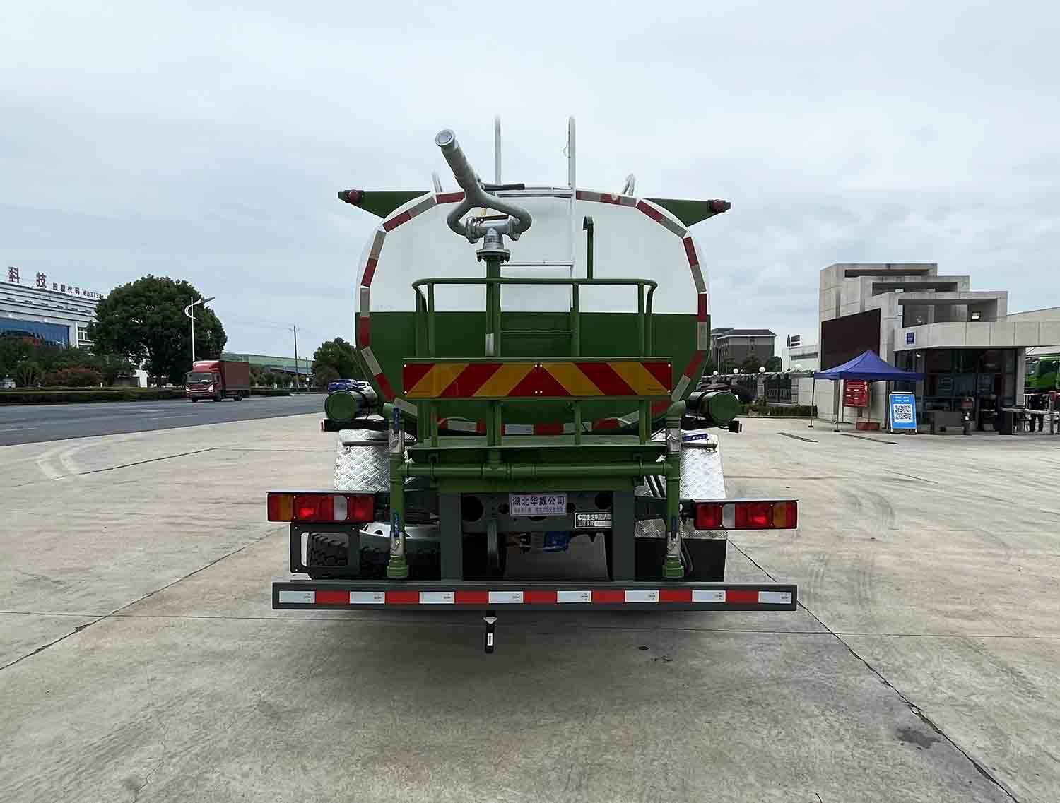 華威馳樂牌SGZ5180GPSZBEV純電動綠化噴灑車公告圖片