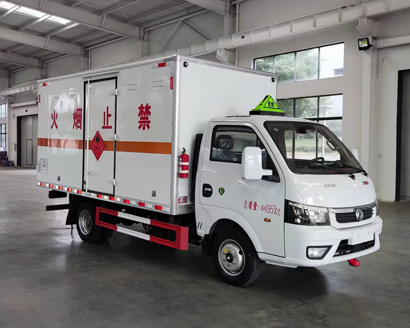 程力牌CL5040XRY6BXW易燃液體廂式運(yùn)輸車公告圖片