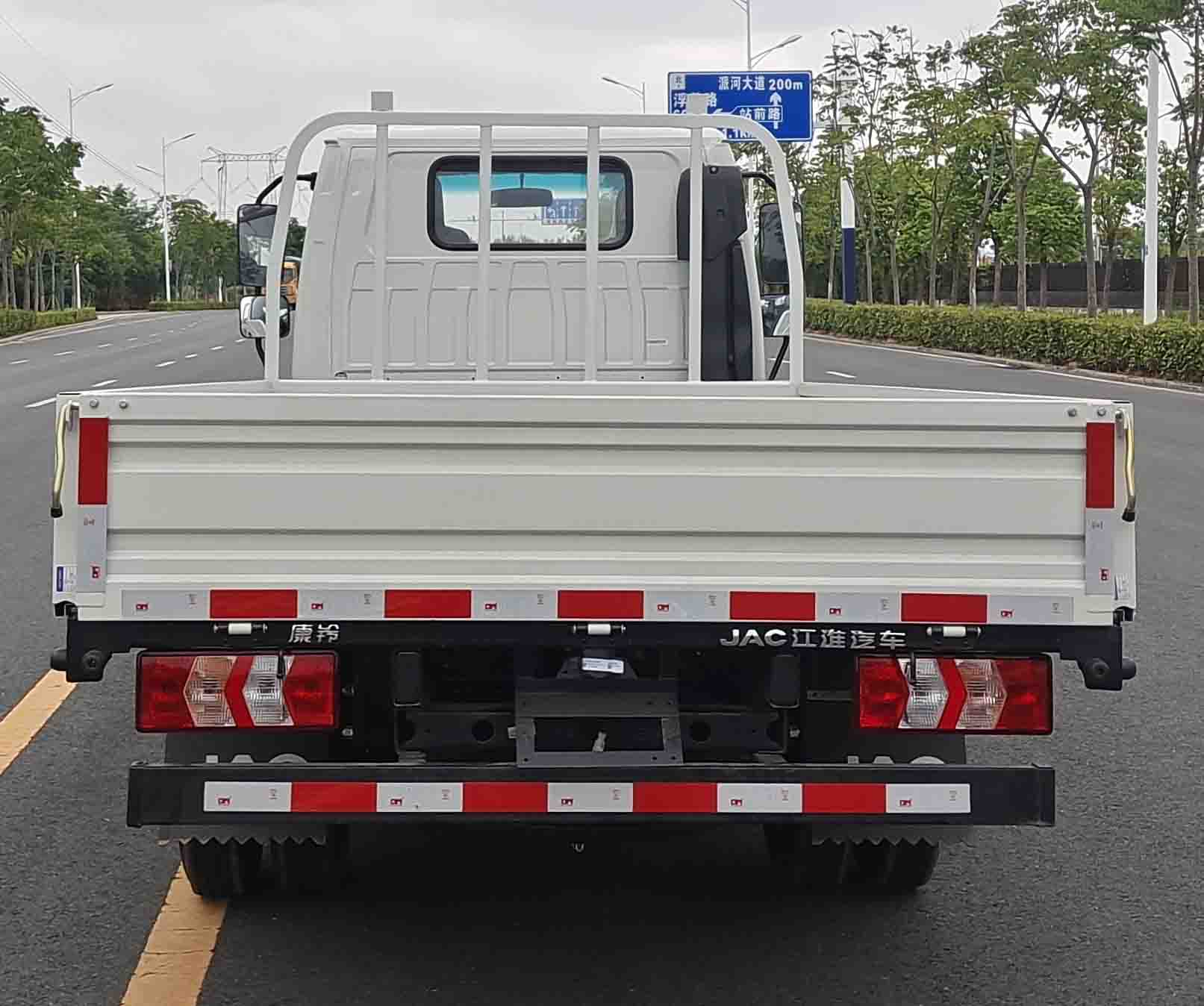 HFC1041P23K1B4QS 江淮牌95马力单桥柴油3.7米国六载货汽车图片