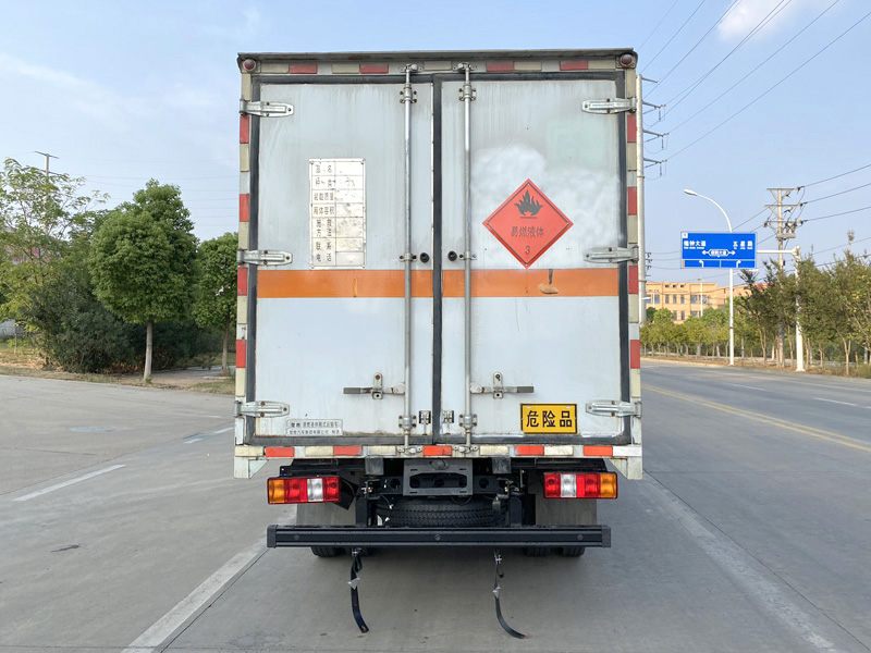 楚勝牌CSC5040XRYJW6易燃液體廂式運輸車公告圖片
