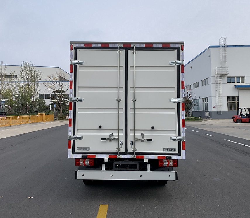 宇通牌ZKH5045XXYBEV1純電動廂式運(yùn)輸車公告圖片