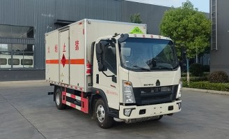 程力威牌CLW5040XRYZ6易燃液体厢式运输车