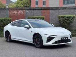 哪吒牌THZ7000BEVS406型纯电动轿车