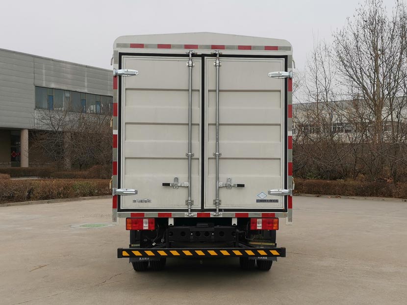 凱馬牌KMC5043CCYNG336S6B倉(cāng)柵式運(yùn)輸車公告圖片