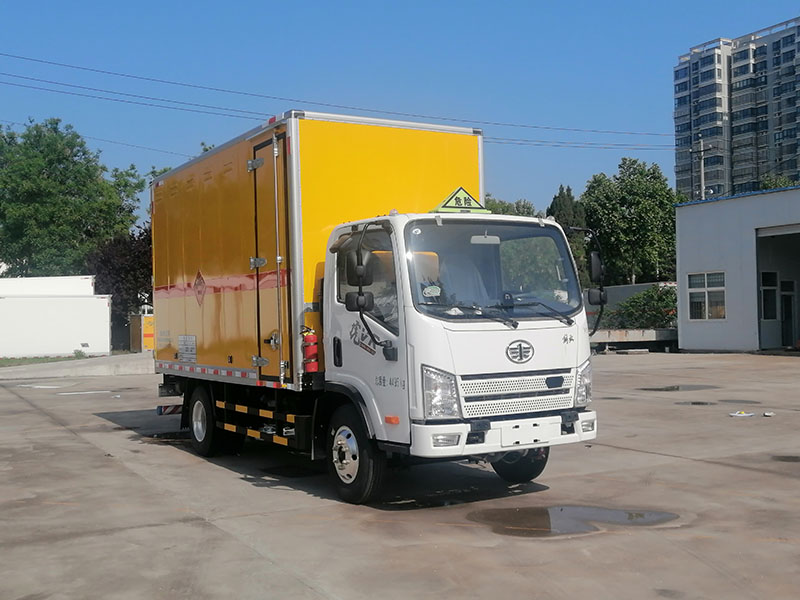 紅宇牌HYJ5040XQY-CA1爆破器材運(yùn)輸車(chē)公告圖片