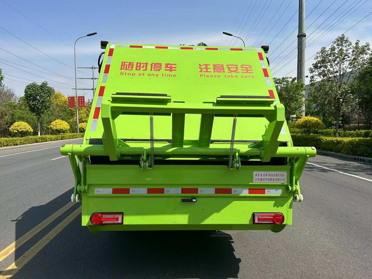 满国康洁牌MKJ5110ZYSBEV纯电动压缩式垃圾车公告图片