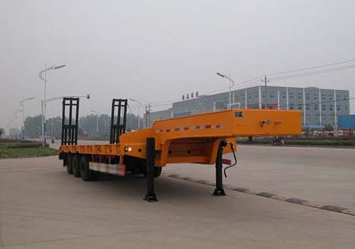 华威驰乐牌13米30吨3轴低平板半挂车(SGZ9400TDP)