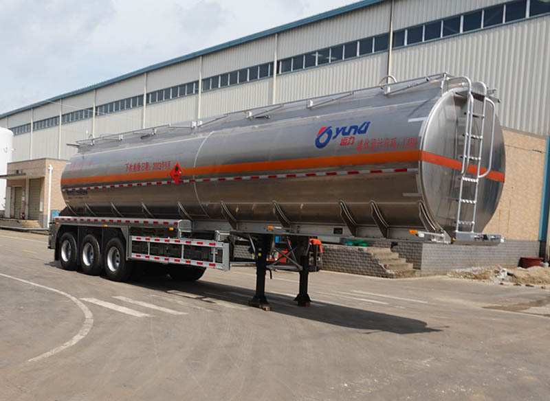 运力牌12.6米33吨3轴铝合金易燃液体罐式运输半挂车(LG9402GRY)