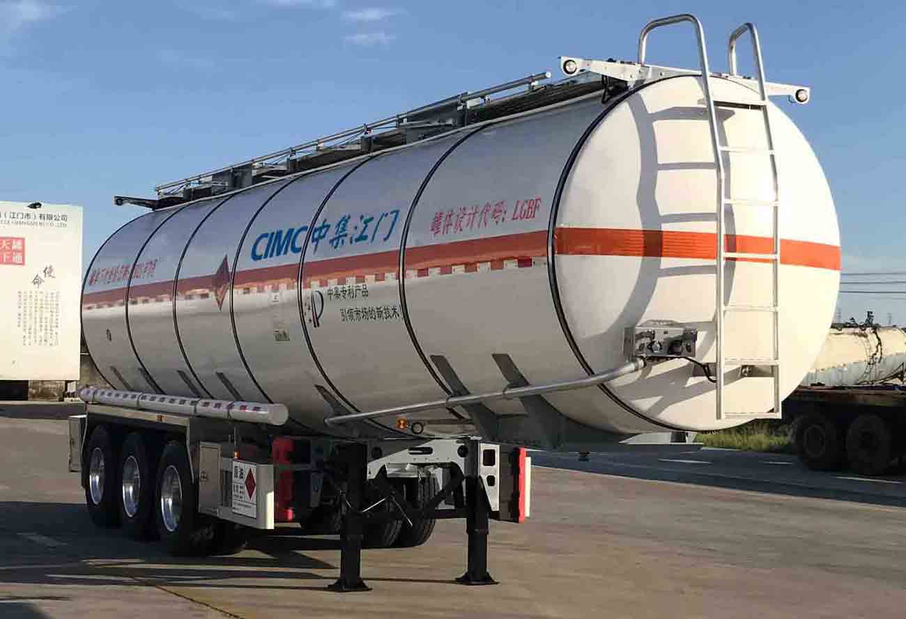中集牌11.4米33.1吨3轴铝合金易燃液体罐式运输半挂车(ZJV9403GRYJM)