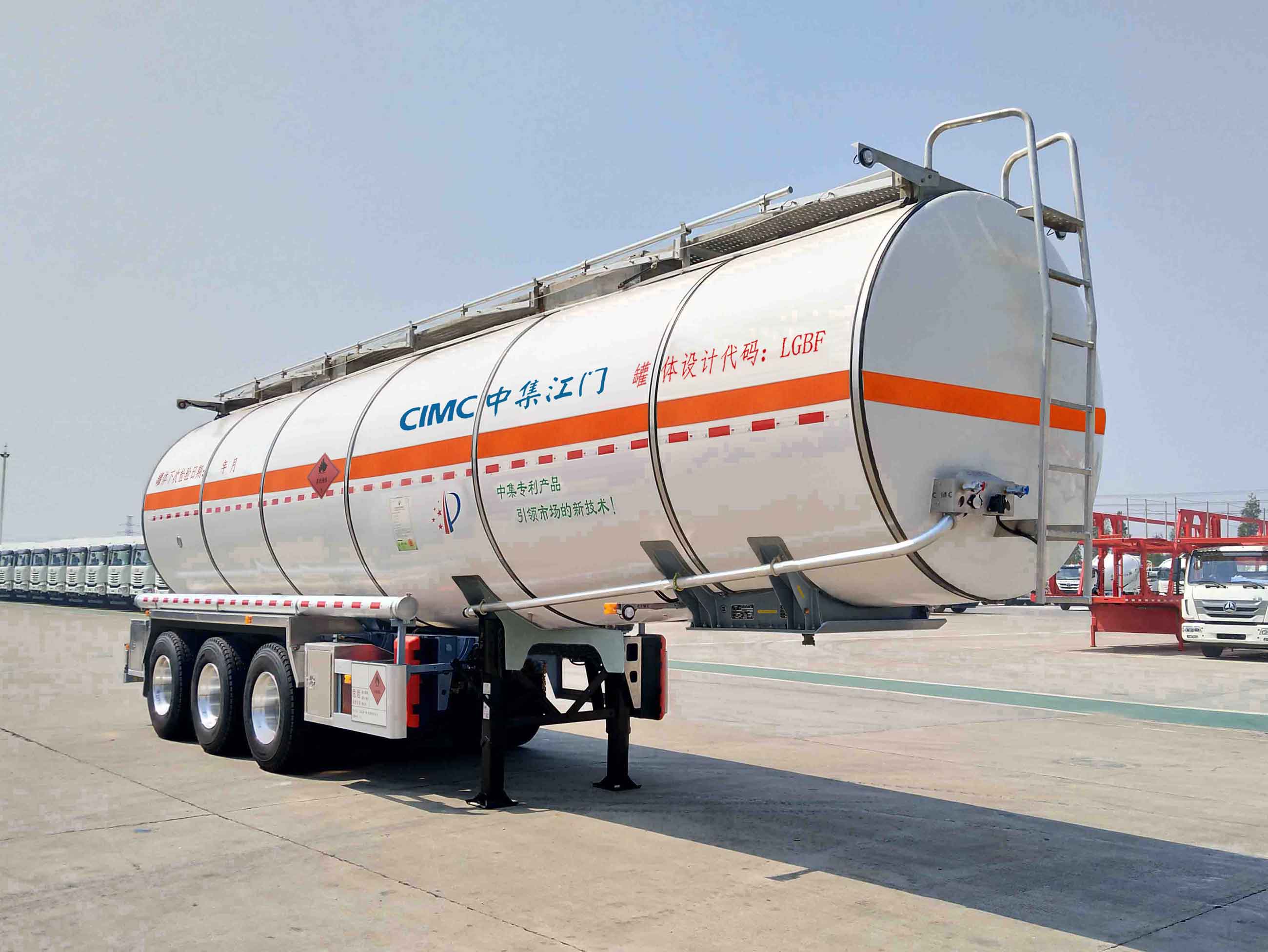 中集牌12.3米32吨3轴易燃液体罐式运输半挂车(ZJV9407GRYJM)