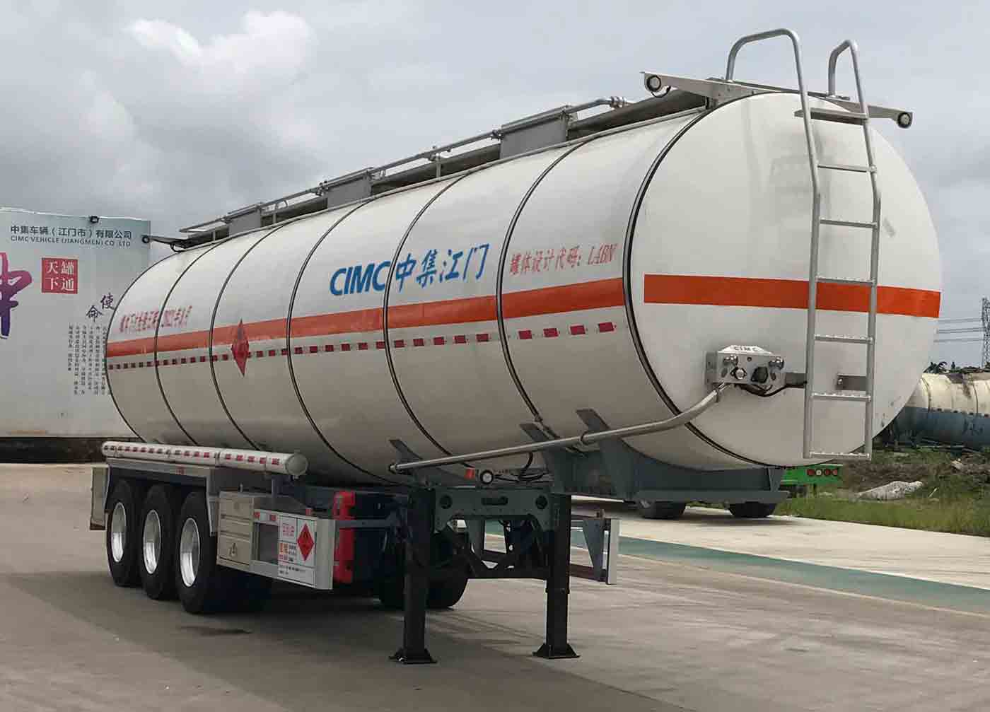 中集牌11.4米33.3吨3轴铝合金易燃液体罐式运输半挂车(ZJV9404GRYJM)