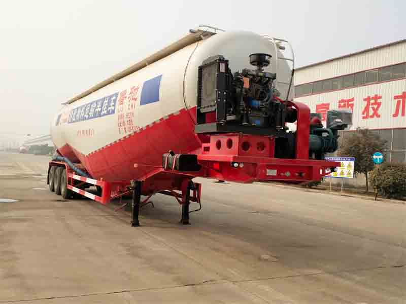 鲁驰牌13.8米28吨3轴低密度粉粒物料运输半挂车(LC9401GFLA)