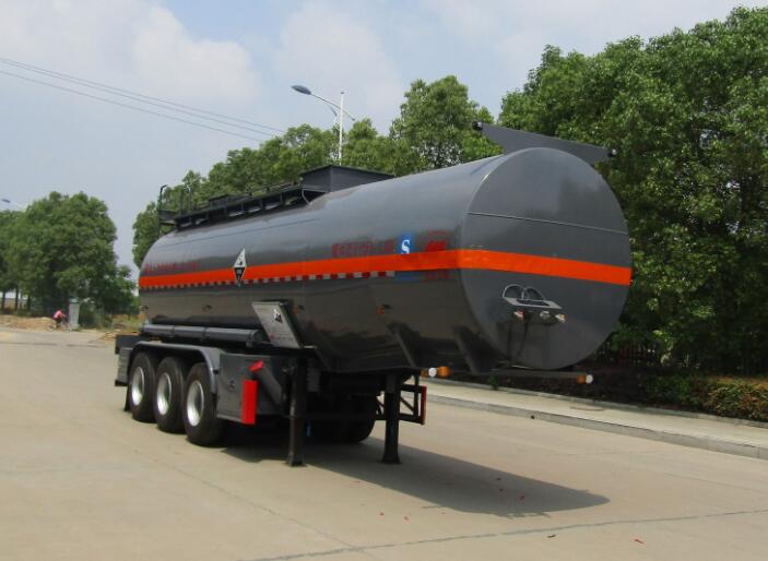 中汽力威牌9.8米32.2吨3轴腐蚀性物品罐式运输半挂车(HLW9401GFWA)
