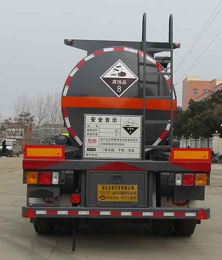 中汽力威牌HLW9401GFWA腐蚀性物品罐式运输半挂车公告图片