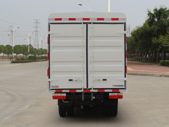 東風(fēng)牌EQ5031CCY16NCAC倉柵式運(yùn)輸車公告圖片