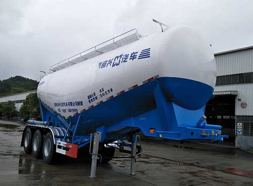 闽兴牌8.8米33.4吨3轴中密度粉粒物料运输半挂车(FM9407GFL)