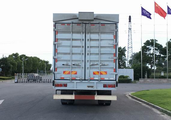 汕德卡牌ZZ5256XYKN56CGF1翼開啟廂式車公告圖片