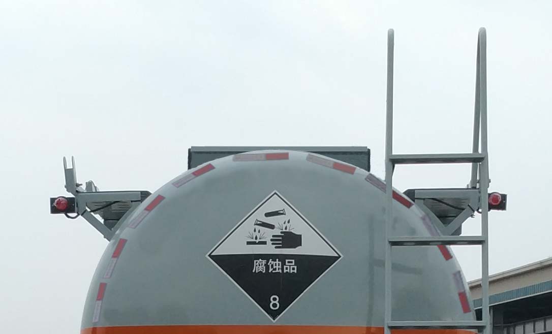 华威驰乐牌SGZ5320GFWZZ6T5腐蚀性物品罐式运输车公告图片