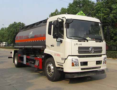 中汽力威牌HLW5181GFWDF6腐蝕性物品罐式運(yùn)輸車公告圖片