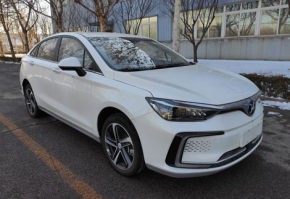 北京牌BJ7000C5DB-BEV型纯电动轿车