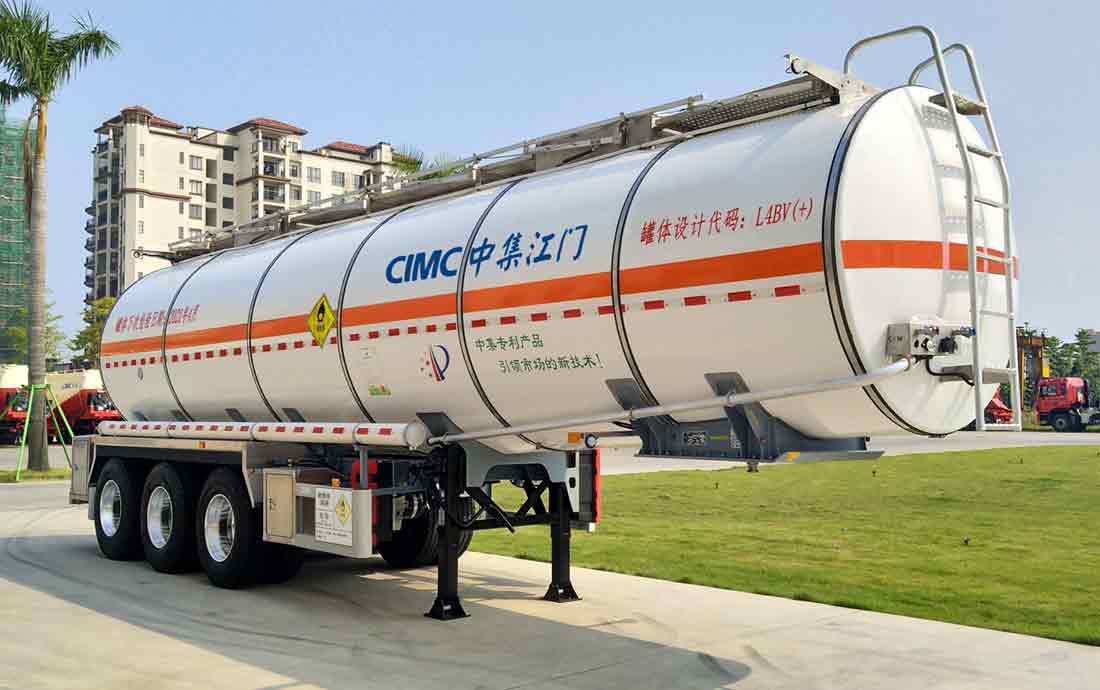 中集牌10.6米32.1吨3轴氧化性物品罐式运输半挂车(ZJV9402GYWJM)