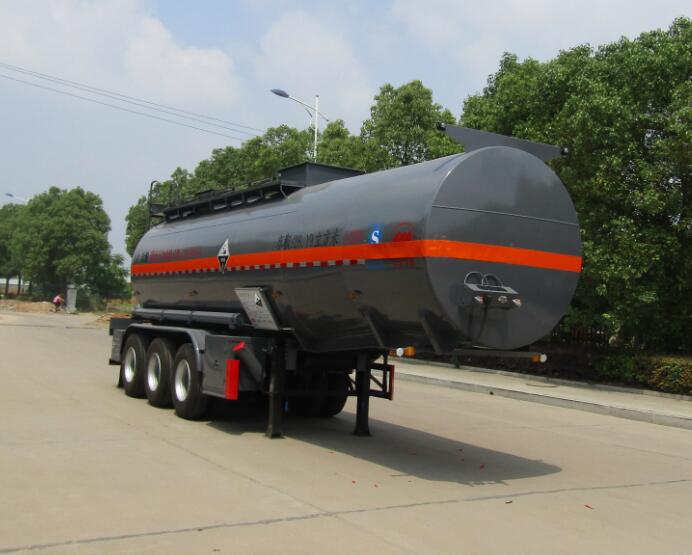 中汽力威牌10.5米31.2吨3轴腐蚀性物品罐式运输半挂车(HLW9402GFWA)