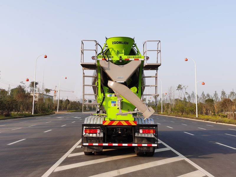 中聯(lián)牌ZLJ5318GJBJCF混凝土攪拌運(yùn)輸車公告圖片