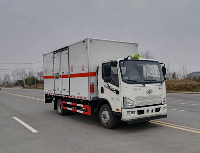 大力牌DLQ5120XFWCA6腐蚀性物品厢式运输车公告图片