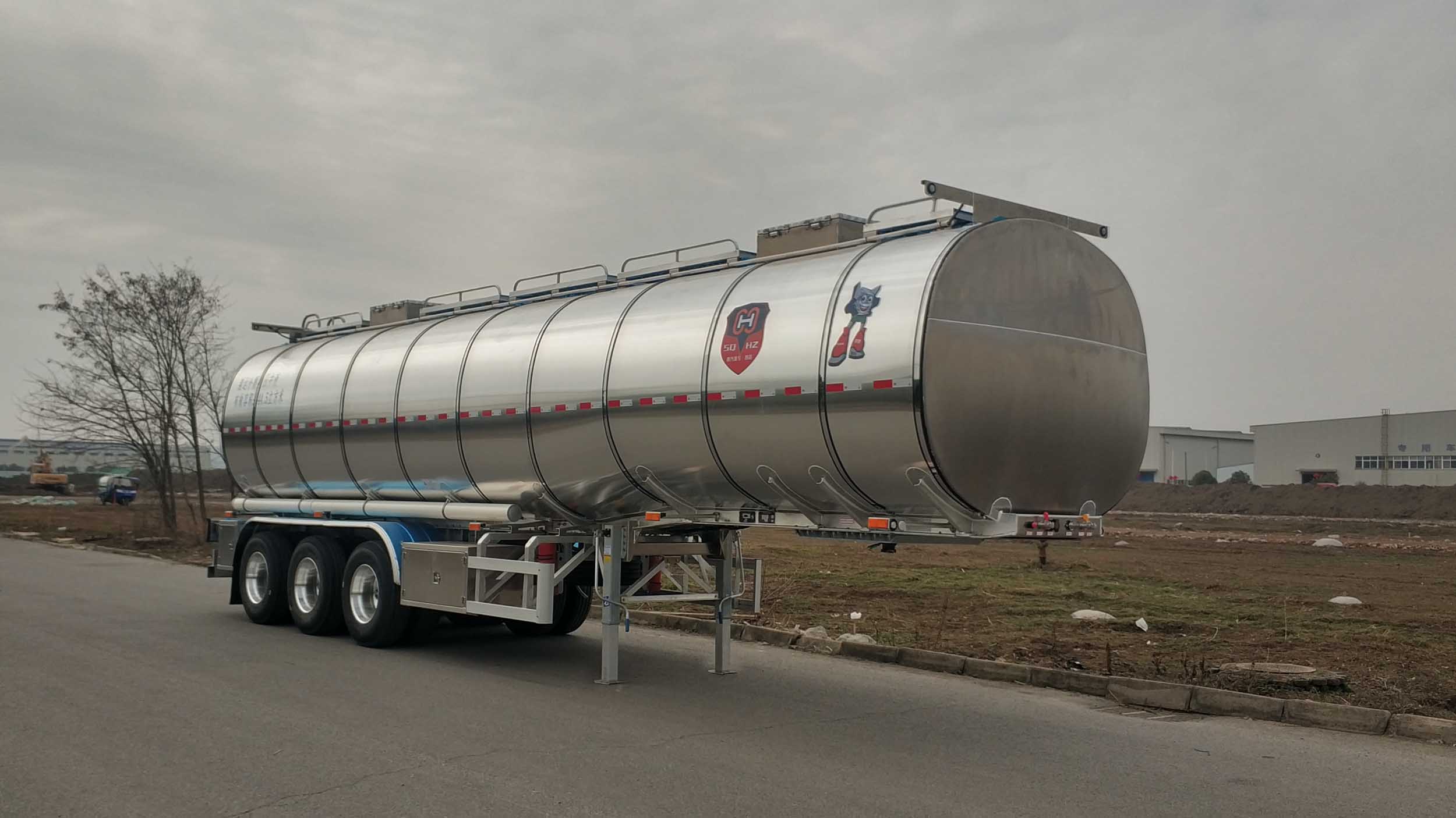 陕汽牌11.6米33.5吨3轴普通液体运输半挂车(SHN9400GPGP445)