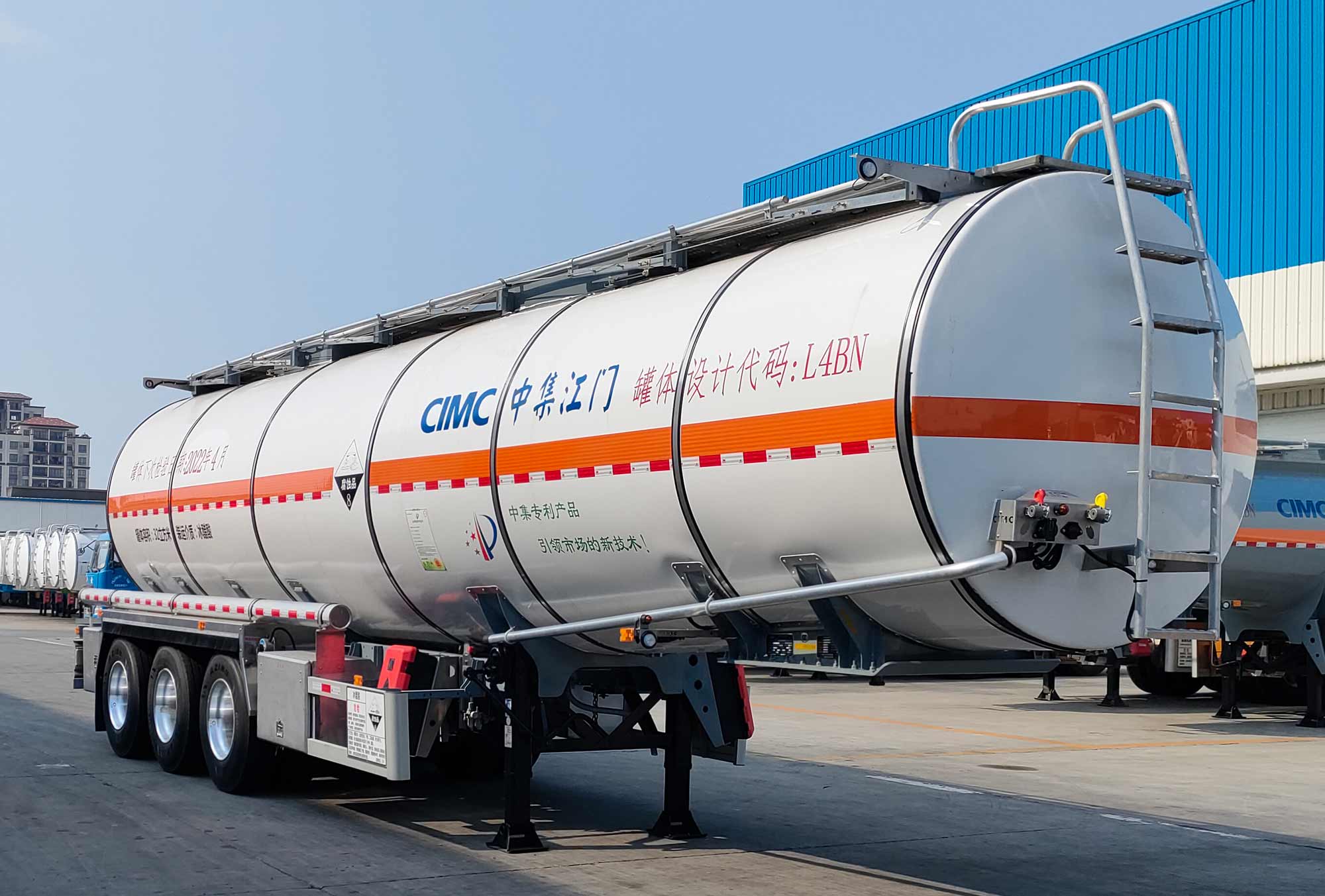 中集牌11.7米31.9吨3轴腐蚀性物品罐式运输半挂车(ZJV9407GFWJM)