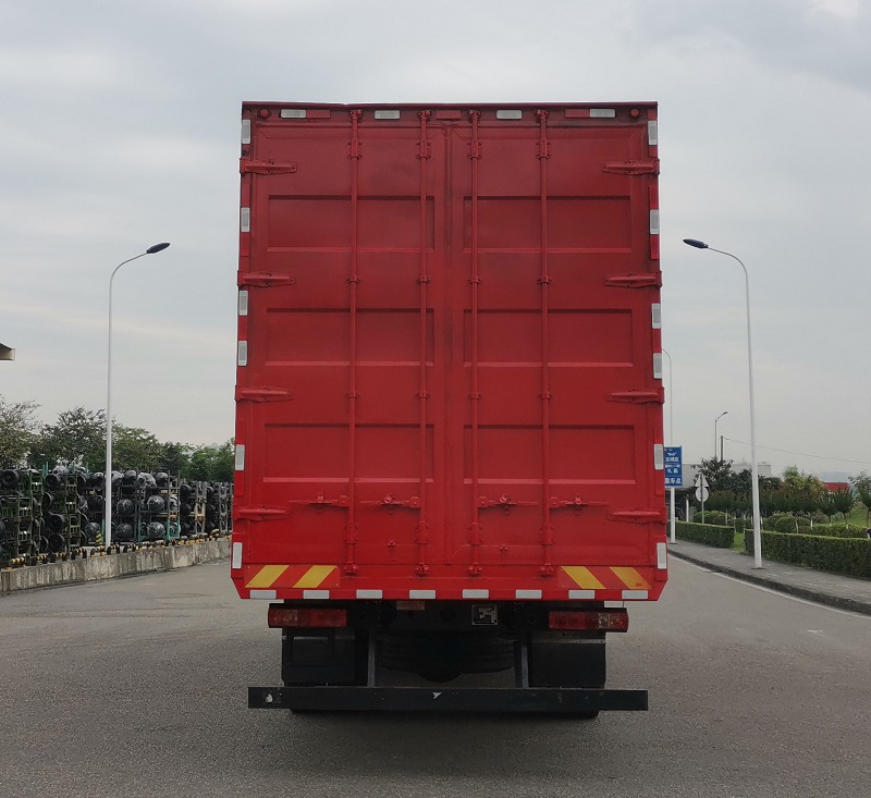 紅巖牌CQ5187XXYEY05581J廂式運(yùn)輸車公告圖片